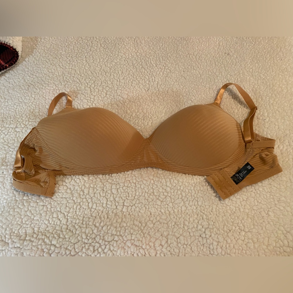 Women's Tan Bra pure beauty. Size 42d no underwire